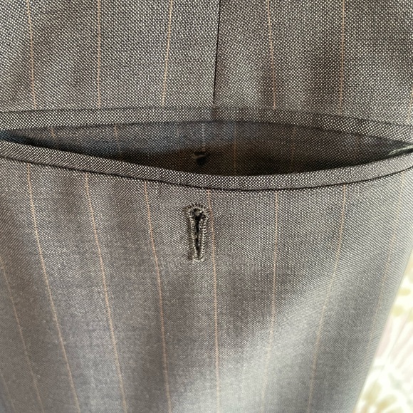 Valentino Grey Pinstripe 2PC Suit - Size 43L - Picture 12 of 14